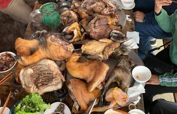 Food area at the Bac Ha Fair